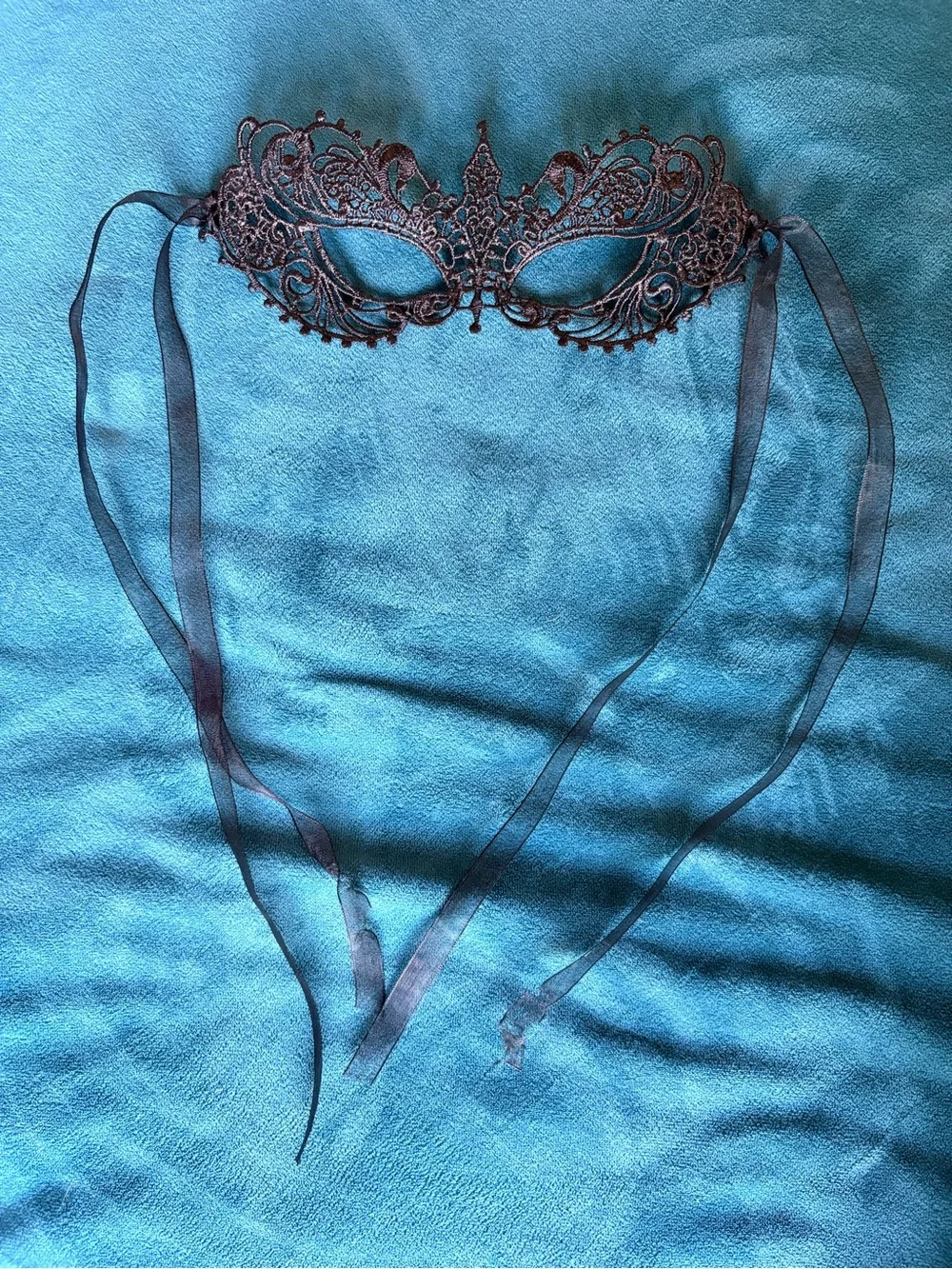 Lace Filigree Masquerade Mask - Black